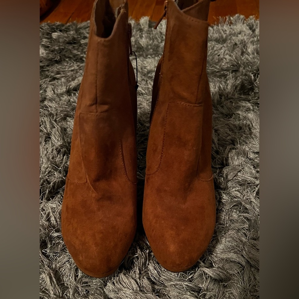 Size 10 tan suede heeled  booties